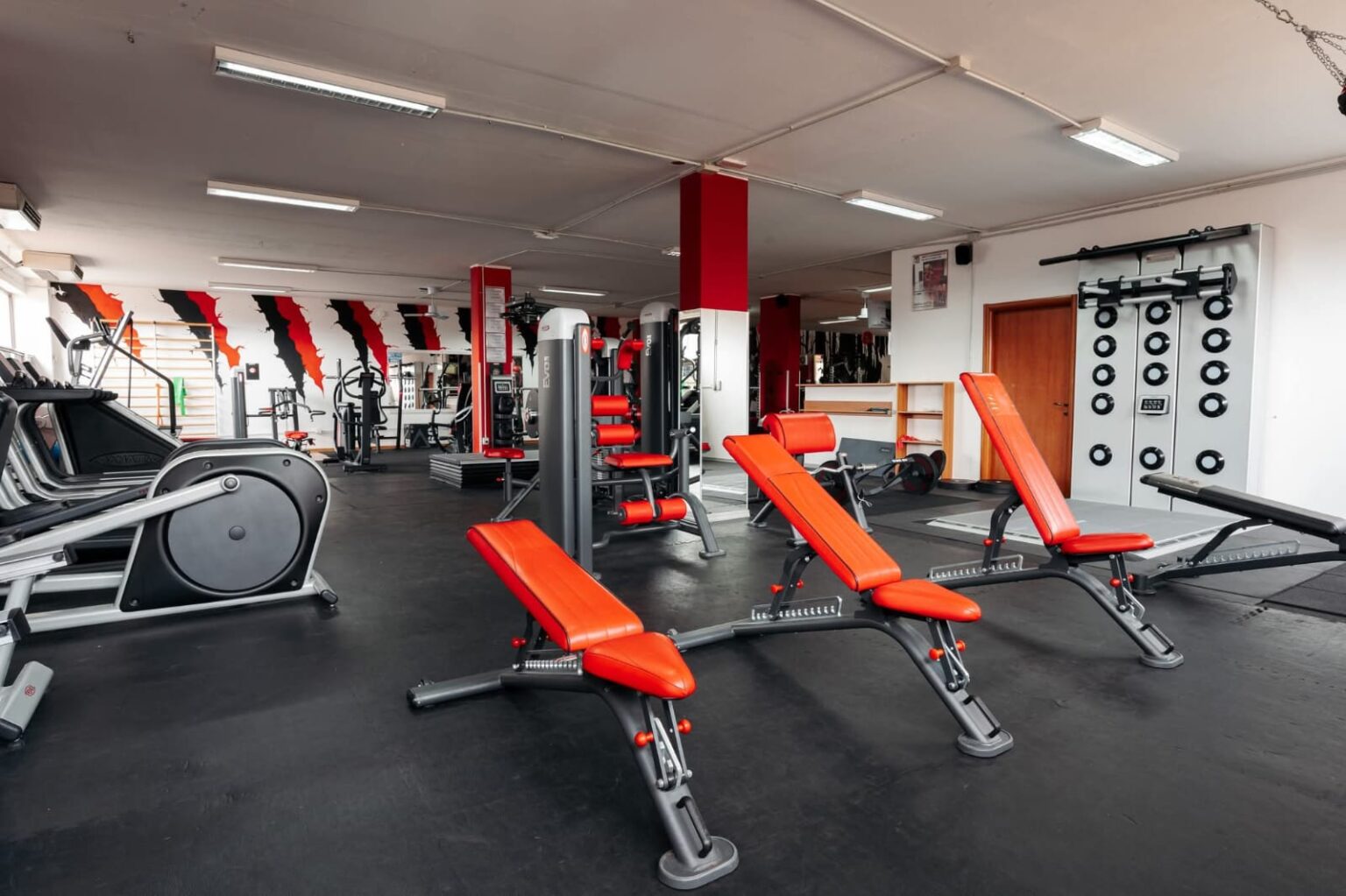 zona sala pesi della palestra Happy Fitness a Pretoro